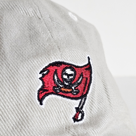 Vintage NFL Tampa Bay Bucs Hat Y2K Buccaneers Khaki Strapback Cotton Cap - Picture 3 of 13